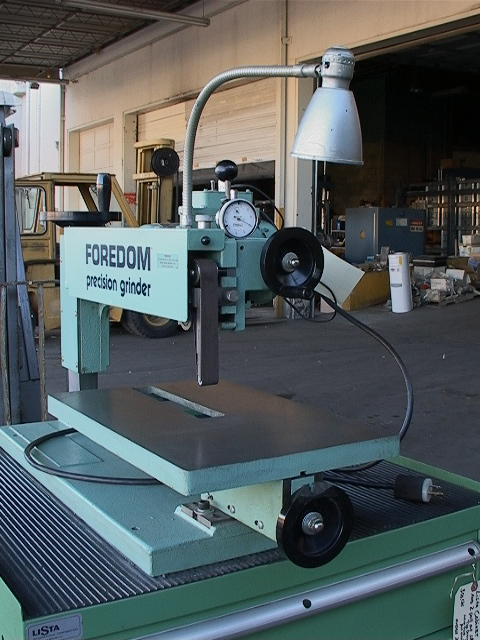 Foredom Precision Belt Grinder with multiple fingers and belt - Click Image to Close