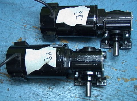 Lot of 2 Bodine Gear Motors different ratios 130 VDC 1/8th hp - Click Image to Close