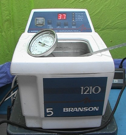 Bransonic 1210 Professional Heated Ultrasonic Bath Cleaner - Click Image to Close