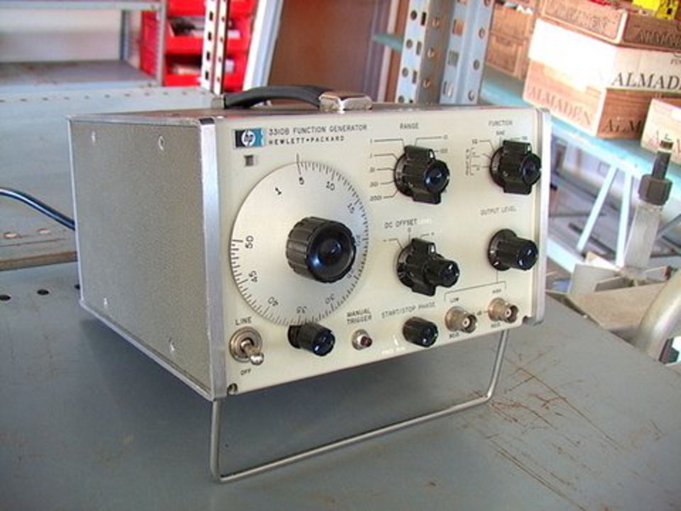 HP (now Agilent) 3310B Function Generator - Click Image to Close