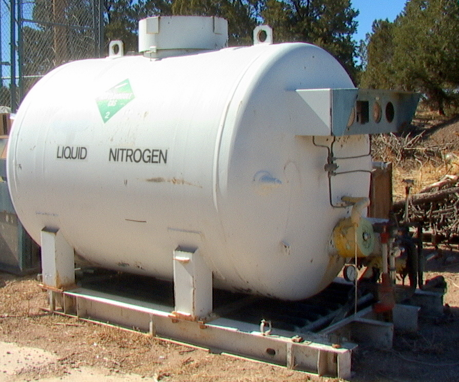 500 gallon Liquid Nitrogen tank w/gauges and plumbing - Click Image to Close