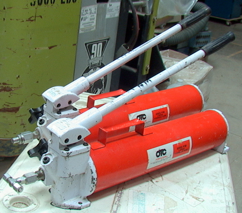 OTC Power Team Series P158 Model A 2-Speed Hydraulic Pump - Click Image to Close