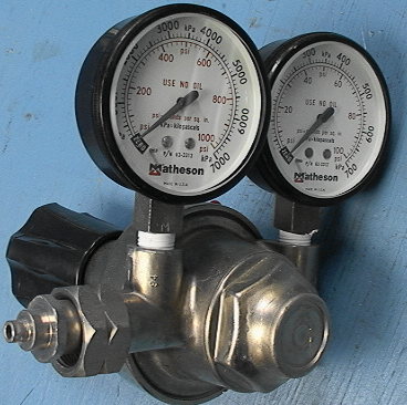 Husky Matheson B-15F-679 Stainless Gas Pressure Regulator with - Click Image to Close