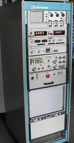 MTS 810 Material Test System Rack