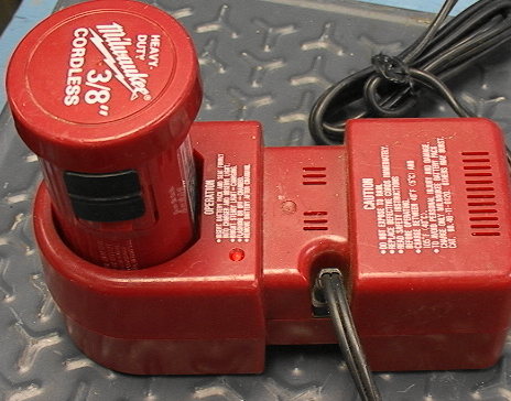 Milwaukee Cordless Battery Charger 48-59-0200 7.2 VDC 1.4 Amps